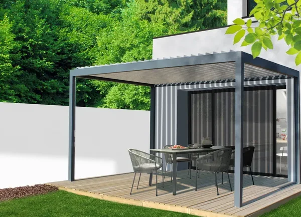 Pérgola de aluminio bioclimática Caleta gris autoportante de 413x308 cm